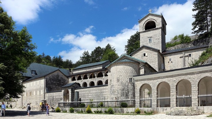 Mitropolija crnogorsko-primorska pozvala na mir, uzdržanost i dosljednu primjenu zakona thumb3.jpg