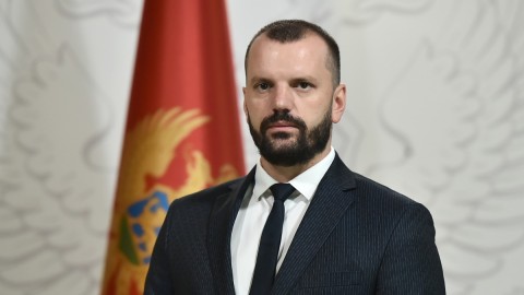 Butorović: Udvostručene zarade i rekordna nezaposlenost thumb2.jpg