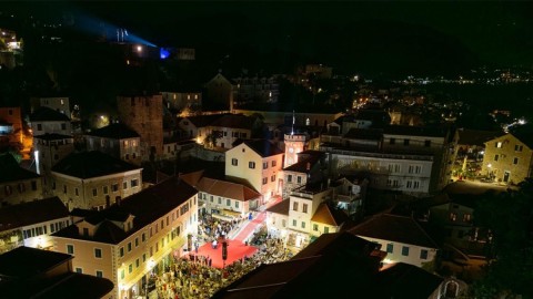 Crveni tepih kao uvod u svečano otvaranje 38. Filmskog festivala Herceg Novi thumb2.jpg