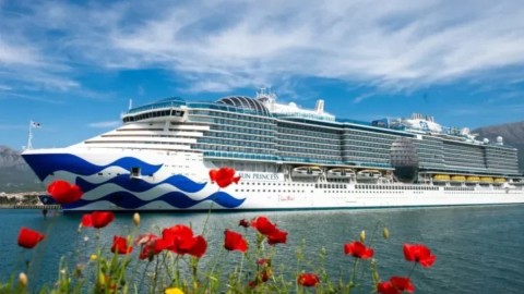 Preko 6.000 putnika doputovalo megakruzerom „Sun Princess“ u Bar, angažovano oko 70 autobusa thumb2.jpg