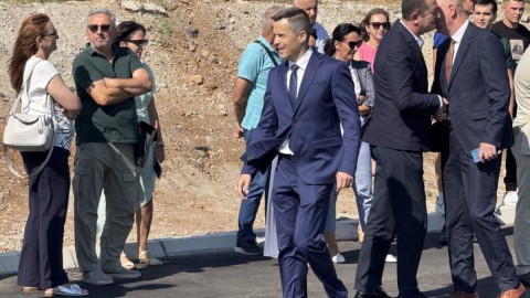 Mujović otvorio rekonstruisani dio Bulevara Pera Ćetkovića: Radimo na poboljšanju infrastrukture thumb2.jpg