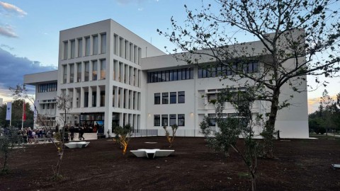 Jakšić-Stojanović: Arhitektonski fakultet centar urbanog razvoja Crne Gore thumb2.jpg