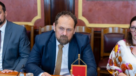 Stojović: Članstvo u EU donosi neporecive koristi za građane i privredu thumb2.jpg