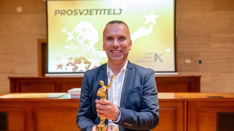Učitelj Sava Kovačević dobitnik nagrade “Prosvjetitelj 2025” thumb2.jpg
