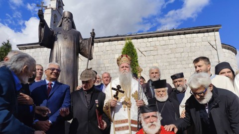 U Kolašinu otkriven spomenik mitropolitu Amfilohiju thumb2.jpg