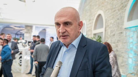 Čelnici državnih agencija dobijali grantove i stambene kredite thumb2.jpg