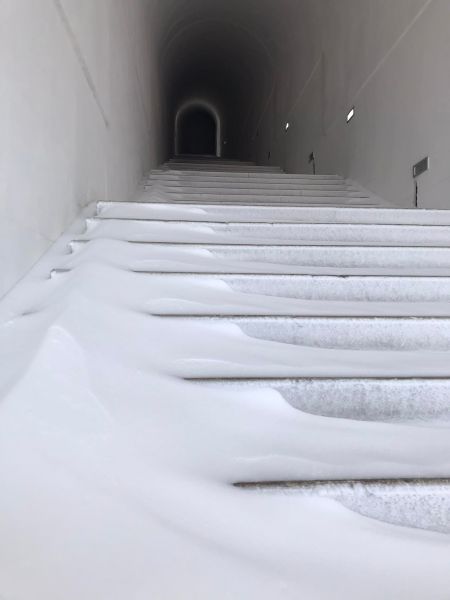 Penjanje sniježnim stepenicama (foto: Ozren Zogović)