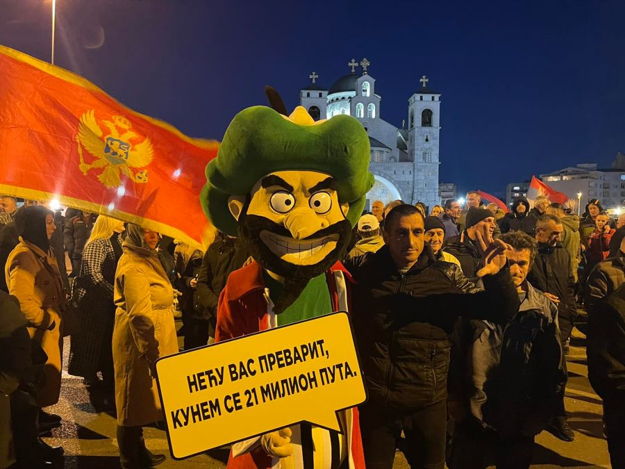 Sa večerašnjeg protesta u Podgorici (Foto: rtcg.me)