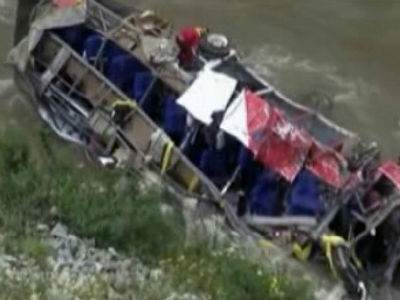 Indija: U saobraćajci 38 poginulih Indija: U saobraćajci 38 poginulih