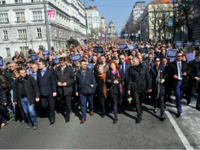Hiljade ljudi šetalo za Đinđića Hiljade ljudi šetalo za Đinđića