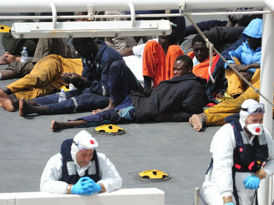 Još tri broda s migrantima u nevolji Još tri broda s migrantima u nevolji