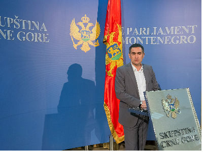 Ćuti o srpskom, ćirilici, NATO-u i SPC-u Ćuti o srpskom, ćirilici, NATO-u i SPC-u