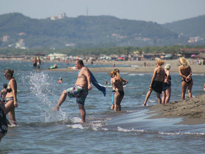 Novi "talas" turista u Ulcinju Novi "talas" turista u Ulcinju