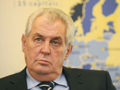 Zeman podržao Klausovu peticiju protiv izbjeglica Zeman podržao Klausovu peticiju protiv izbjeglica