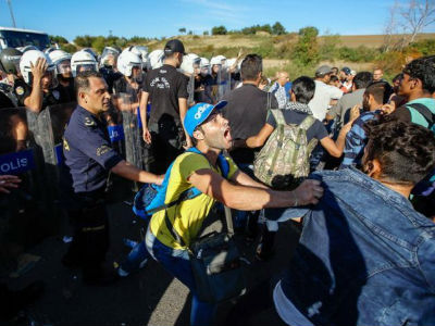 Sukobi izbjeglica s policijom Sukobi izbjeglica s policijom