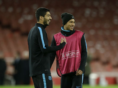 Suarez zaboravio pasoš pred London Suarez zaboravio pasoš pred London