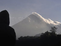 932221_vulkan-pepeo-indonezija-betajpg