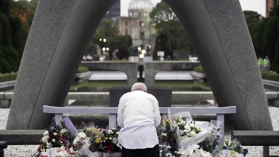 Poštovanje za 140.000 žrtava atomske bombe u Hirošimi Poštovanje za 140.000 žrtava atomske bombe u Hirošimi