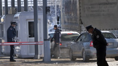 Kamioni sa referendumskim materijalom ne mogu na Kosovo