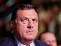Poslanici EP traže sankcije za Dodika