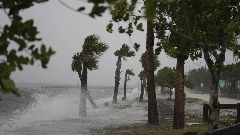 Погледајте снимке: Ураган Никол погодио Флориду