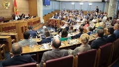 Скупштинска већина тражи да се утврди је ли Ђукановић повриједио Устав