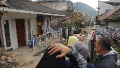 Велики број дјеце међу жртава земљотреса у Индонезији
