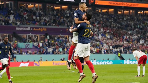 Француска у осмини финала, два гола Мбапеа против Данске