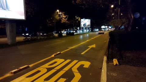 Трака на Булевару Светог Петра у складу с правилима одвојена и визуелно и физички Трака на Булевару Светог Петра у складу с правилима одвојена и визуелно и физички