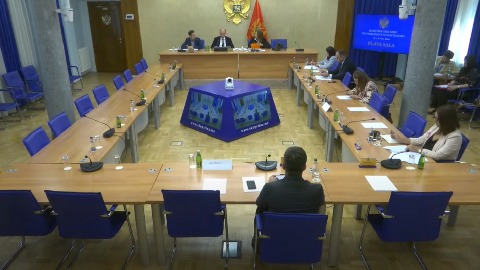 Наћи нови начин финансирања здравства, не дирати плате Наћи нови начин финансирања здравства, не дирати плате