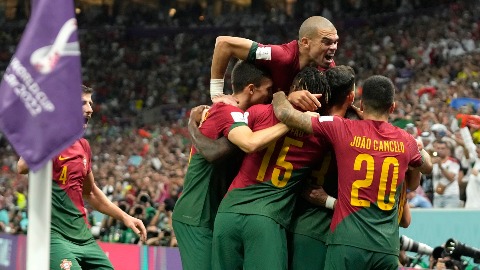 Португал преко Уругваја до осмине финала