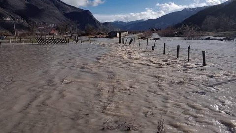 Гусиње: Излиле се ријеке и потоци, поплављенe куће