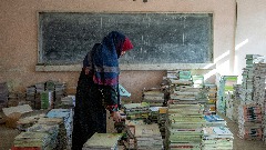 УНЕСКО позива на укидање забране женама да иду на универзитет у Авганистану