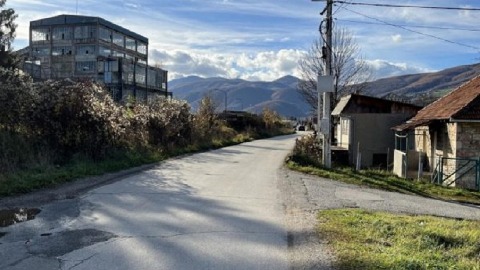 Мјештани Будимљe узалудно траже тротоарe Мјештани Будимљe узалудно траже тротоарe