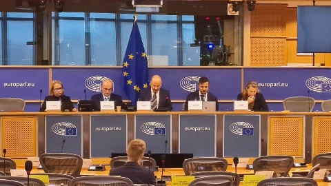 Европска комисија ће подржати став ВК о Закону о предсједнику Европска комисија ће подржати став ВК о Закону о предсједнику