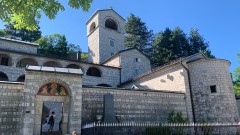 Gradonačelnik Cetinja: Lica u uniformama kod manastira, policija ne reaguje thumb1.jpg