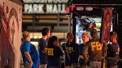 Troje ubijeno u tržnom centru, očevidac usmrtio napadača