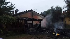 Požar na Rudešu, izgorela tri pomoćna objekta i dio krova barake