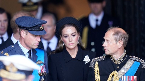 Кејт Мидлтон на посебан начин одала почаст краљици Кејт Мидлтон на посебан начин одала почаст краљици