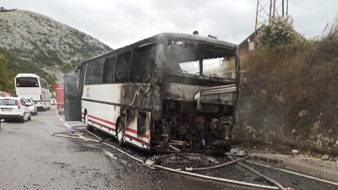 На Брајићима изгорио аутобус На Брајићима изгорио аутобус