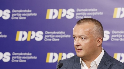 "Милошевић се уплео у лажи, мора да поднесе оставку" "Милошевић се уплео у лажи, мора да поднесе оставку"