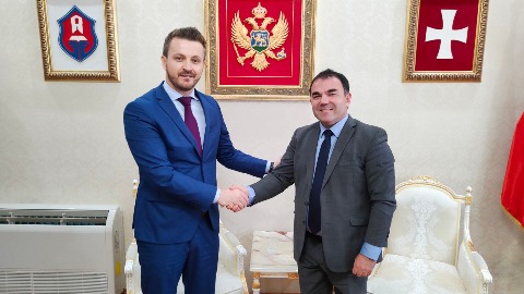 Посвећени децентрализацији и оснаживању локалне самоуправе Посвећени децентрализацији и оснаживању локалне самоуправе