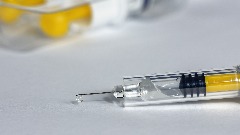 Британија планира тестирање вакцине против канцера на људима