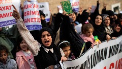 Турски муслимани протестују због спаљивања Курана у Шведској 