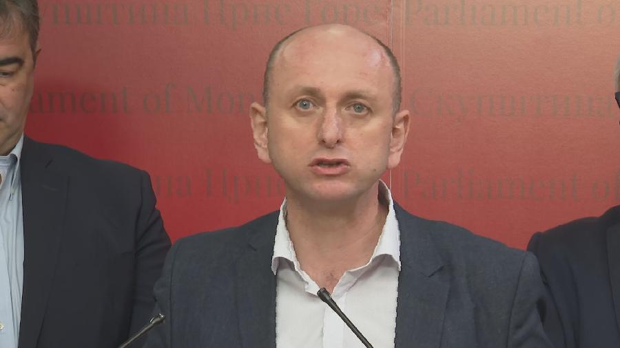 Милан Кнежевић