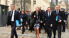 Ekološki aktivisti isprskali farbom ulaz Vlade Francuske thumb1.jpg