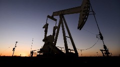 Забринутост за економију спустила цијене нафте испод 84 USD