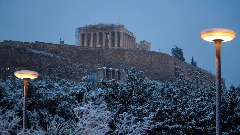 Снијег у Атини, поремећен саобраћај и затворене школе