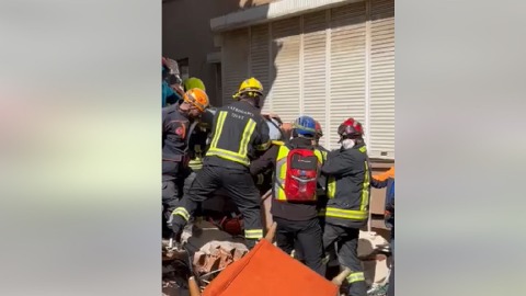 Црногорски спасиоци из рушевина извукли жену