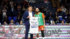 Tako to rade veliki klubovi: Dres i ovacije za Džastina Kobsa u "Morači" thumb1.jpg